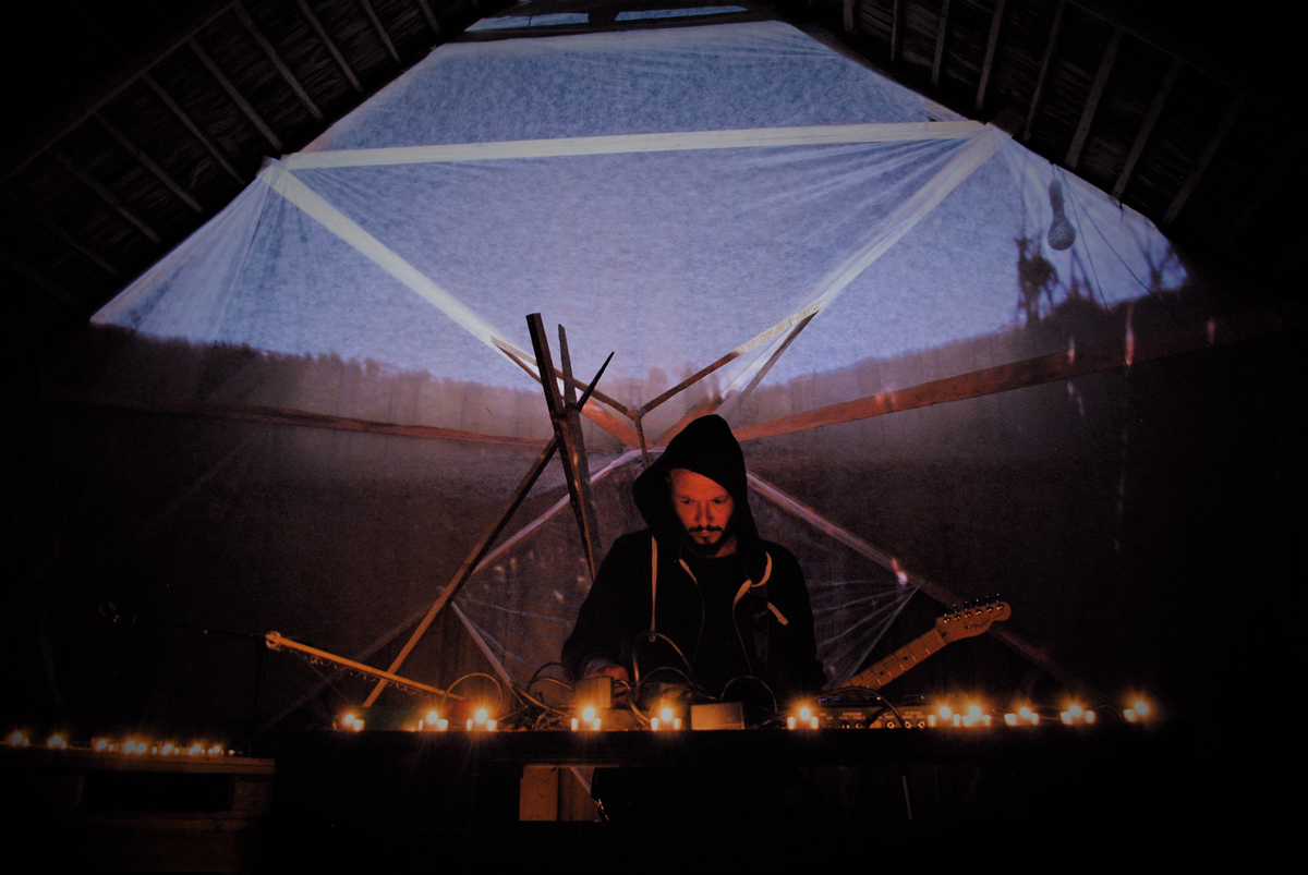 12-Hour Drone in former factory Pastoefabriek: from sitar and cello bass drones to shamanic noise